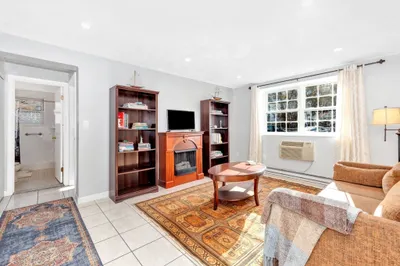 7 Colonial Village Dr #2 1