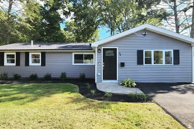 11 Christopher Rd