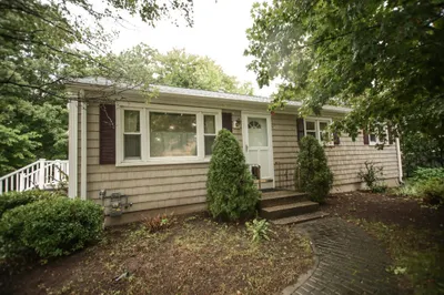 87 Roosevelt Ave 1