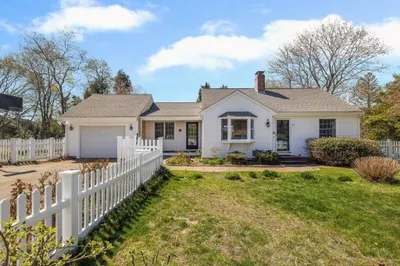 6 Riverside Dr