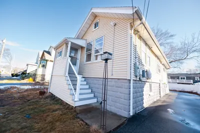 30 Henry St 1