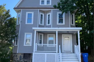 31-33 Pleasant St #3 1