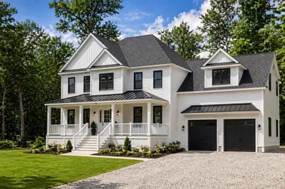 32 Mendon St 1