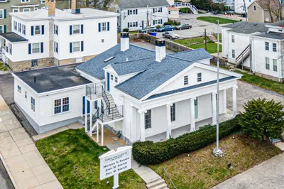 399 N Main St 1