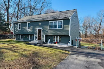 22 Carrier Ave 1