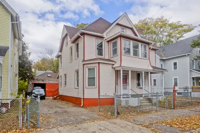 130 Bowles St 1