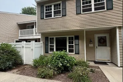 207 Edgebrook Dr #2-11