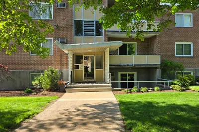 82 Lionel Ave #B 1