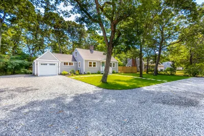888 Phinneys Ln 1