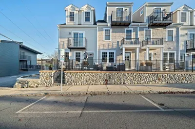 27 Howland Street #2 1