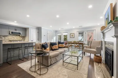 37 Chestnut St #107