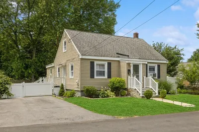 10 Ellen Rd 1
