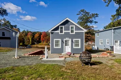 87 Pequot Point Rd 1