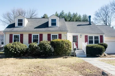71 Elinor Rd 1