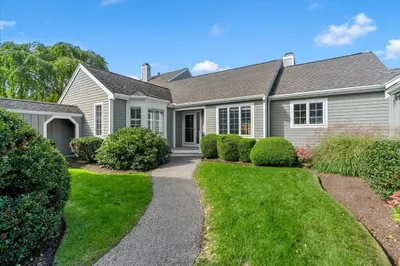 10 Floret Cir #10 1