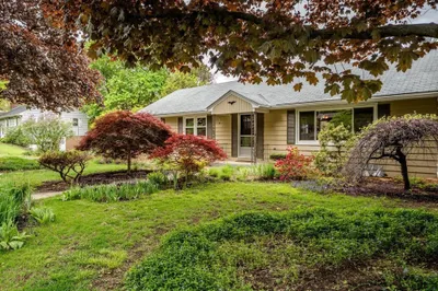 10 Westview Ter
