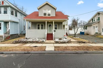 76 Armstrong St 1