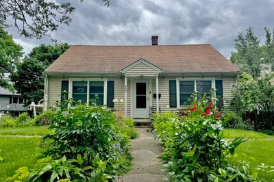 262 W Shore Dr 1