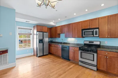 87 Franklin St #306 1