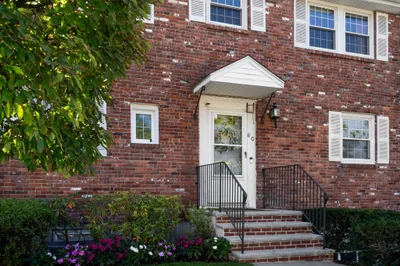 60 Hammond Pond Parkway #60 1