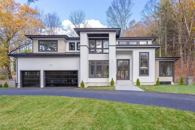 10 Great Plain Ave