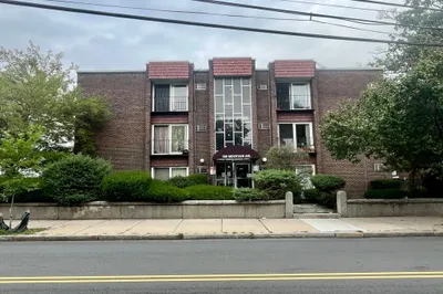 180 Mountain Ave #17
