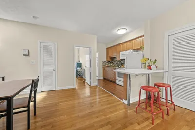 8 Wigglesworth St #3 1