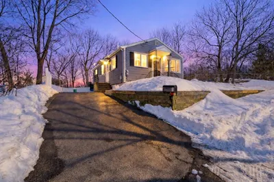 1 Hillcrest Ave