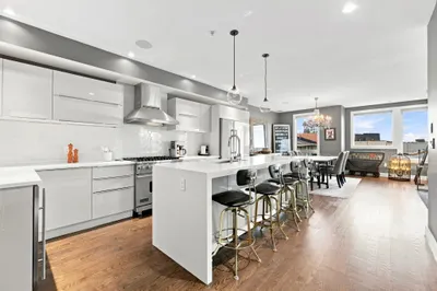 407 W 1st St #101 1
