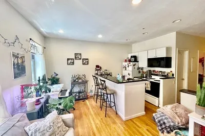 17 Thacher St #3 1