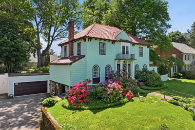 32 Terrace Dr 1