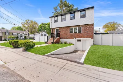 15 Fensmere Rd 1