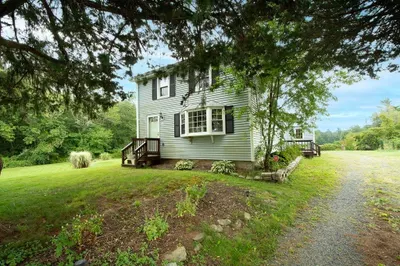 48 Crescent St