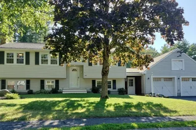 115 Colonial Post Dr 1