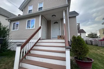 16 Hazelwood St #1