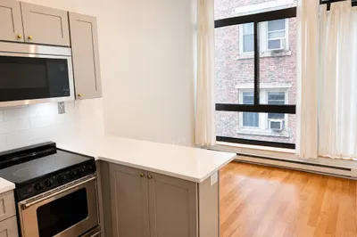 12 Stoneholm St #307 1