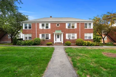10 Parkview Ln #D 1