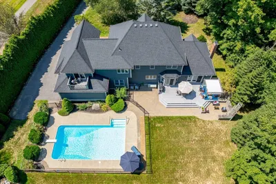 3 Colonial Way 1