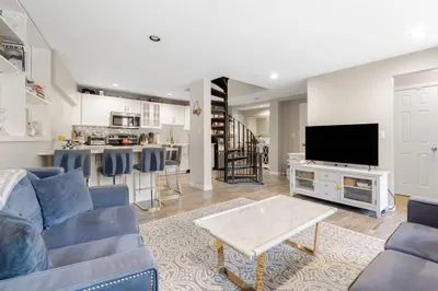 54 Russell St #1B