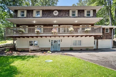 558 Southwick St 1
