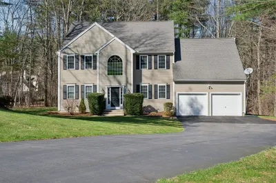 320 Lincoln Circle 1