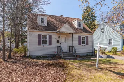 136 Rosewell St