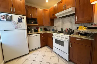 94 Queensberry St #7