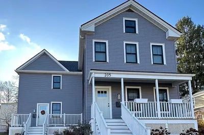 205 Park St #2 1