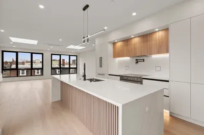 152 W Third St #2 1