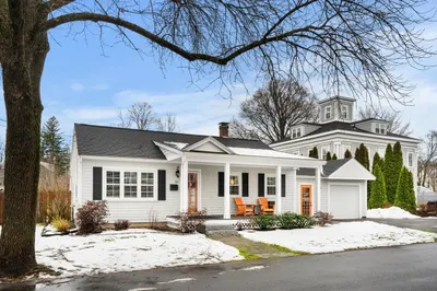 10 Carleton Dr 1