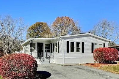 31 Thayer Dr 1