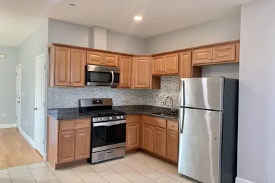 107 Chelsea St #3
