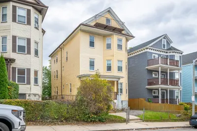 72 Kingsdale St 1