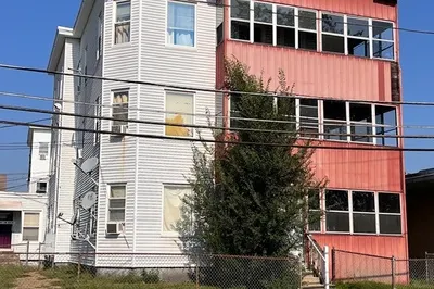 51 Pleasant St 1